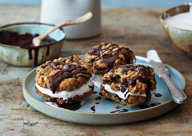 Chocolate Oatmeal Moon Pies Recipe