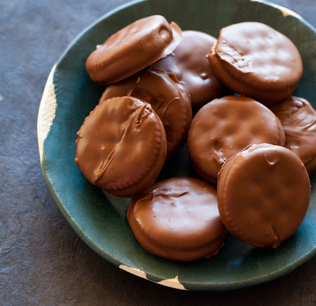 Chocolate Covered Peanut Butter Ritz Sandwiches Recipe